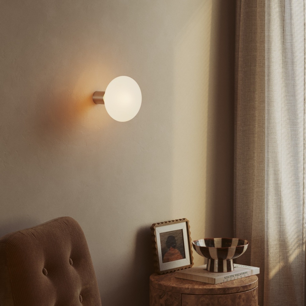 Metal wall lamp with Ellipse porcelain-effect LED bulb – Brushed titanium – photo 4