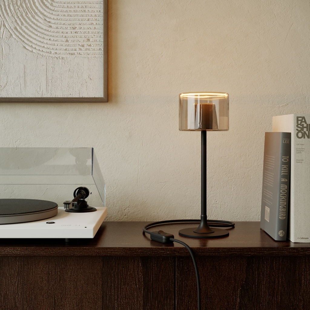 Lampada da tavolo MAG-Y con base metallica tonda e lampadina 1
