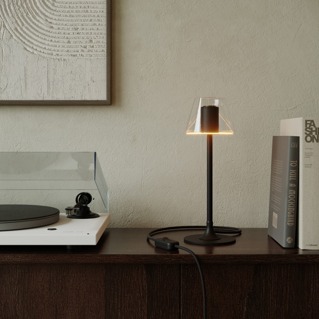 Lampada da tavolo MAG-Y G07 con base metallica tonda e lampa 1