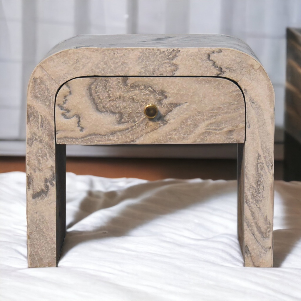Comodino in stile liberty